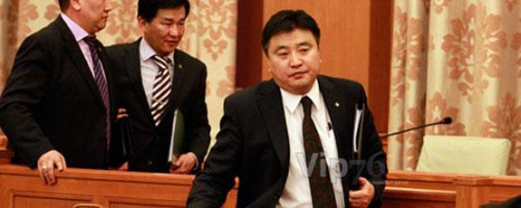  Су.Батболд: Ардчиллын түүхэнд хар толбо үлдээсэн чуулган боллоо