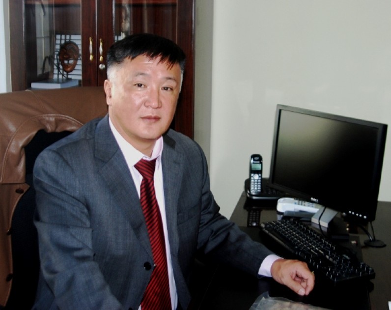 Л.Дуурсах: Эдийн засаг хүнд үед хагас сайн өдөр ажиллах хэрэгтэй