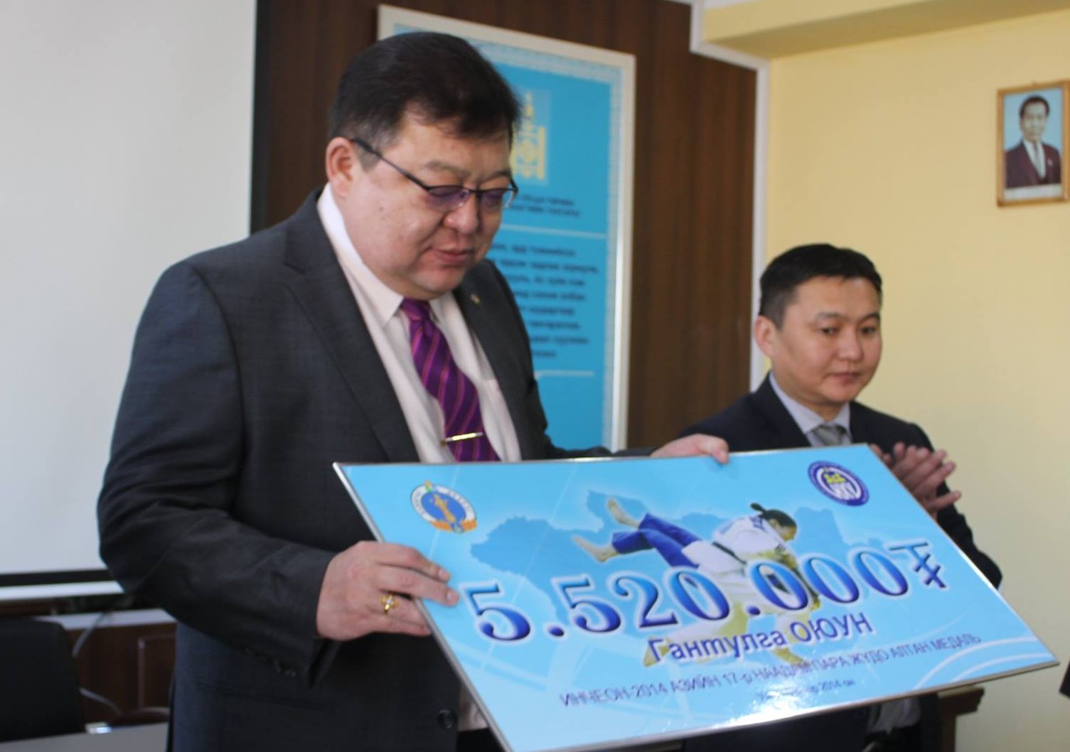 УИХ-ын гишүүд Азийн аварга Г.Оюуныг хүлээн авч уулзлаа