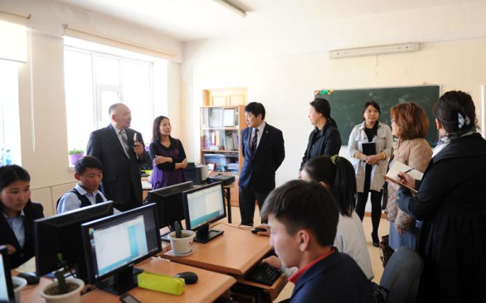 О.Баасанхүү зарим сургуульд ажиллаа