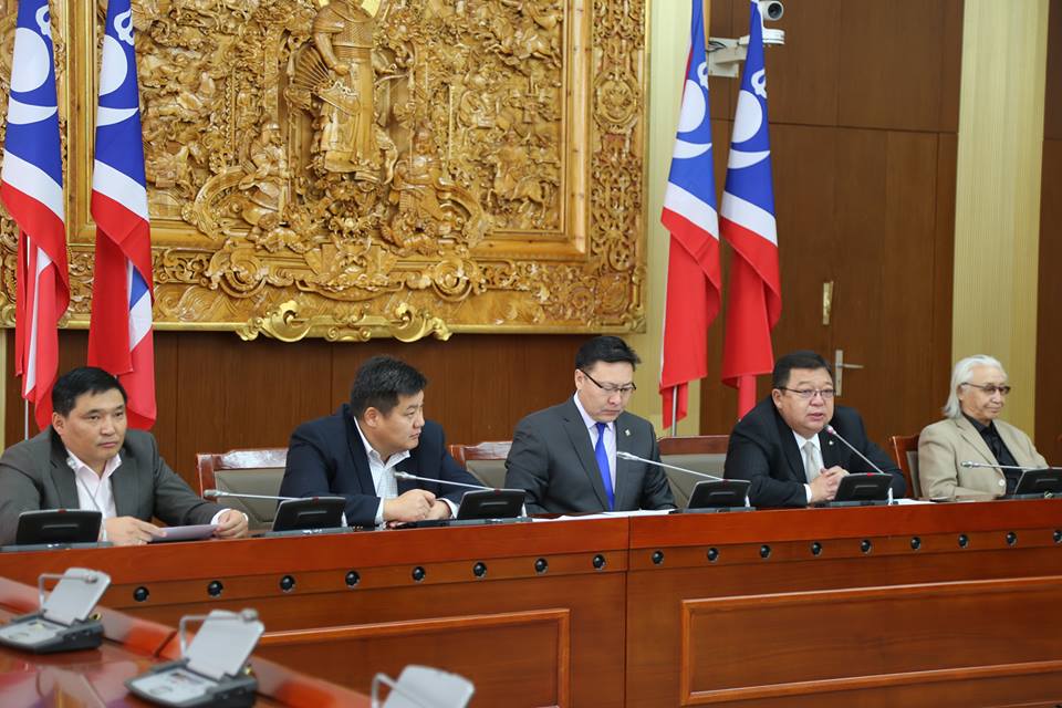 ОУВС-гийн нэрээр 5.5 тэрбум ам.долларын өрийг нэмж тавихыг АН-ын бүлэг эсэргүүцэж байна