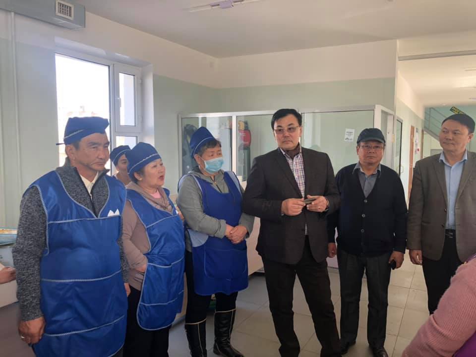 "ЗАМЧИН" худалдааны төвийн худалдаа эрхлэгчидтэй уулзаж, үйл ажиллагаатай нь танилцлаа