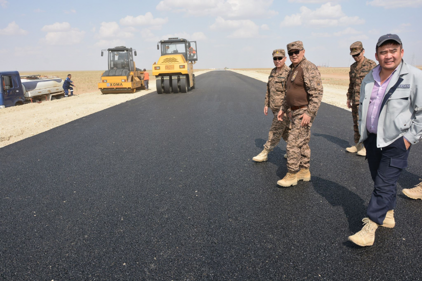 Сайншанд-Замын-Үүд чиглэлийн авто замын асфальт хучиж эхэлжээ