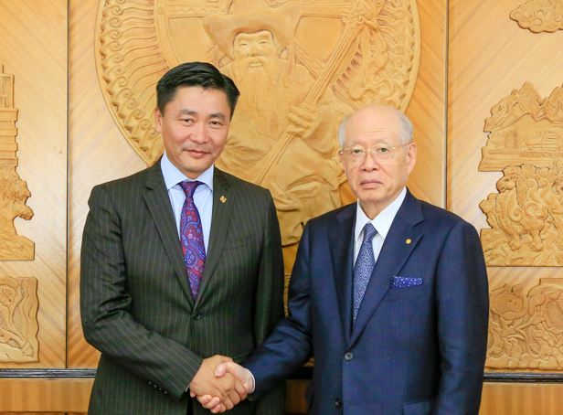 БСШУС-ын сайд Ё.Баатарбилэг Нобелын шагналт эрдэмтэнг хүлээж авч уулзлаа