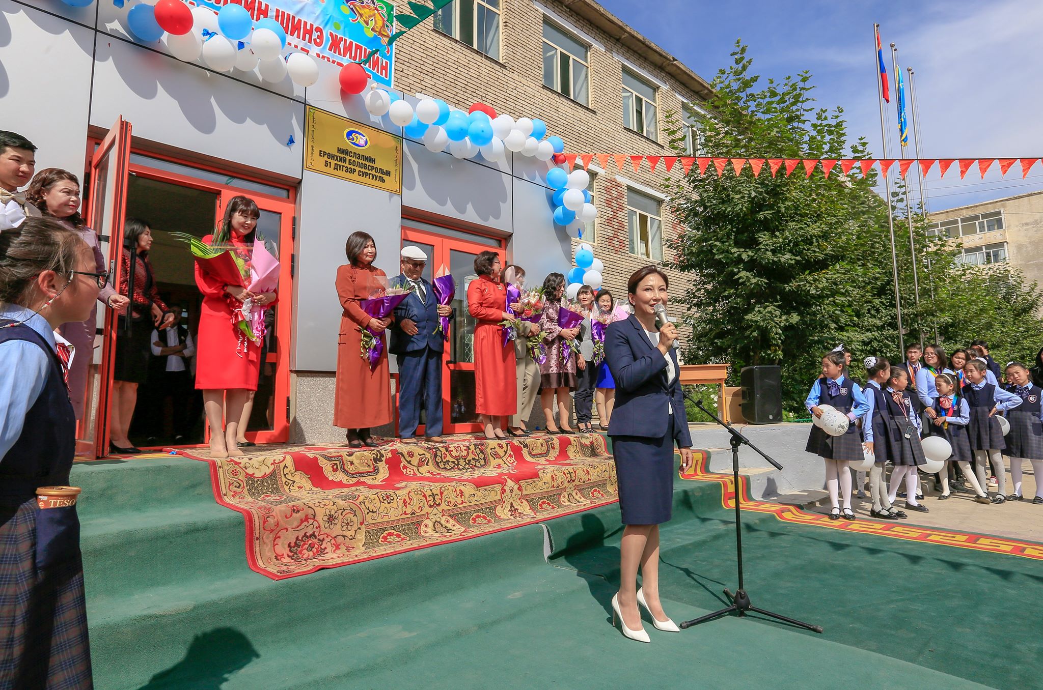 Төрийн нарийн бичгийн дарга Б.Баярсайхан 51 дүгээр сургуулийн нээлтэд оролцож баяр хүргэлээ