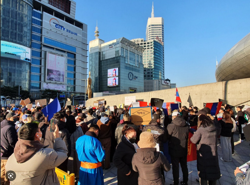 Б.Баярсайхан: Залуус үг хэлж үзэл бодлоо илэрхийлж байгаагийнхаа төлөө эрүүл мэндээрээ хохирох ёсгүй