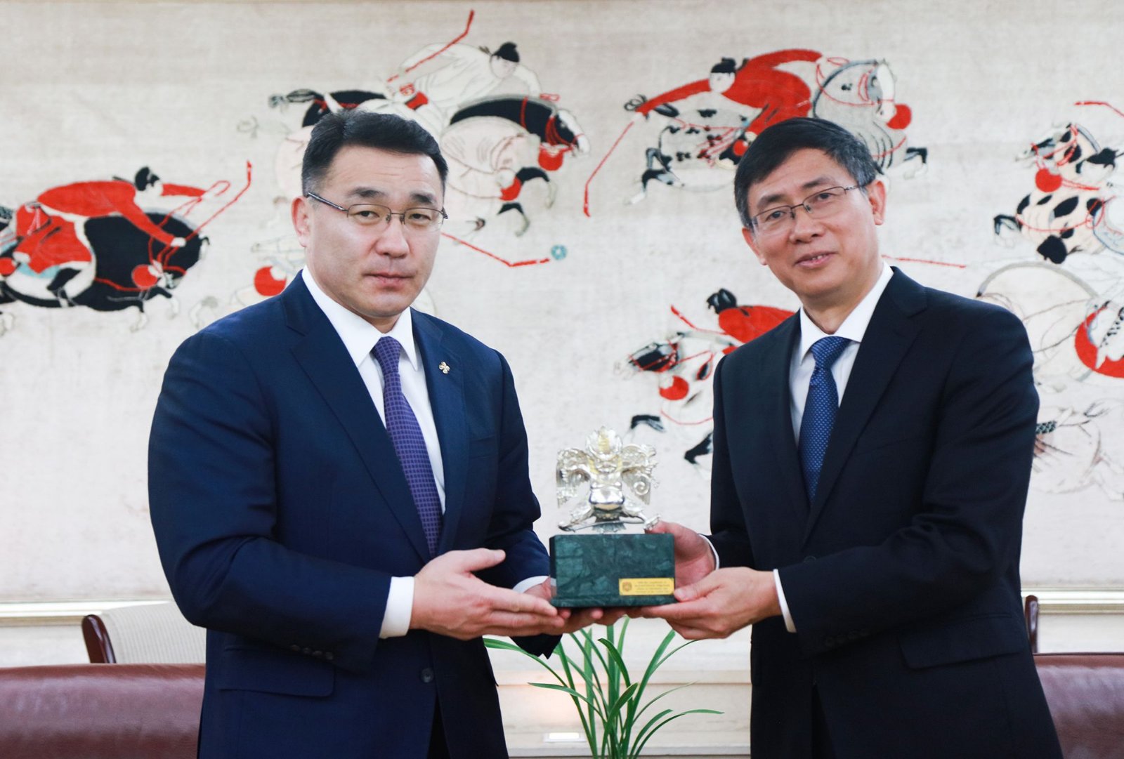 Хотын дарга БНХАУ-ын Үндэсний биеийн тамир, спортын ерөнхий газрын удирдлагатай уулзлаа