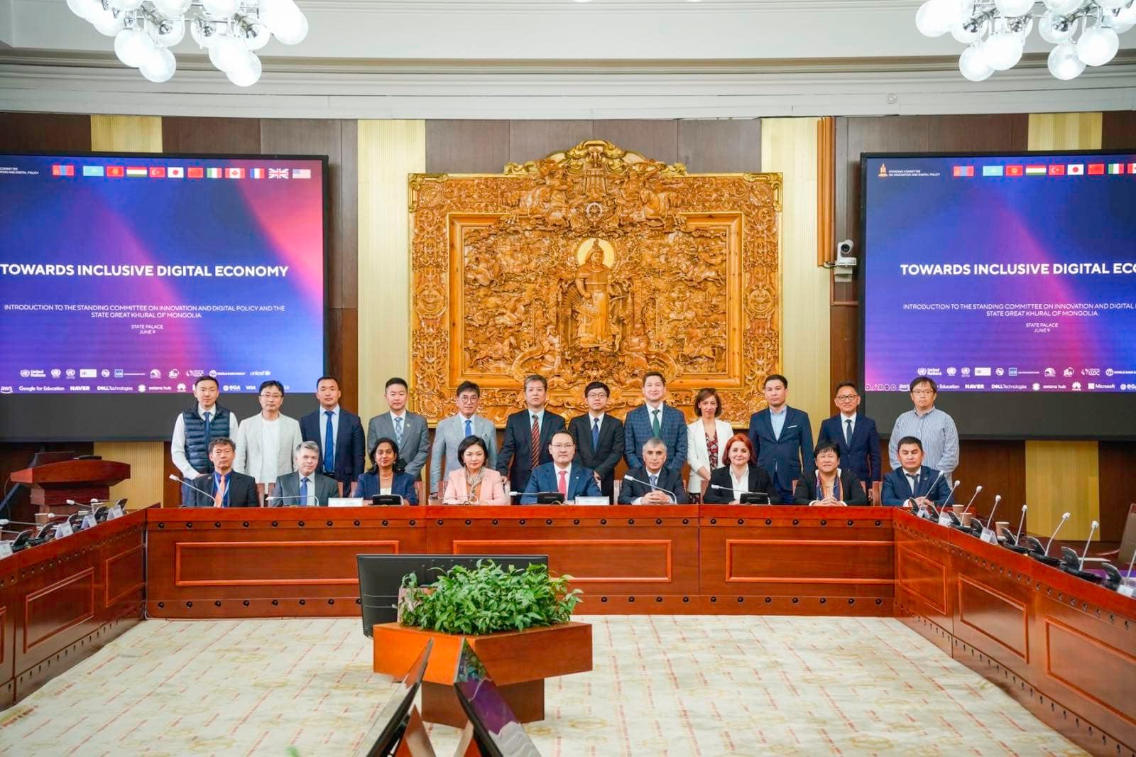 “ICT EXPO-2023”-ын хүндэт зочдод Инновац, цахим бодлогын байнгын хорооны үйл ажиллагааг танилцуулав