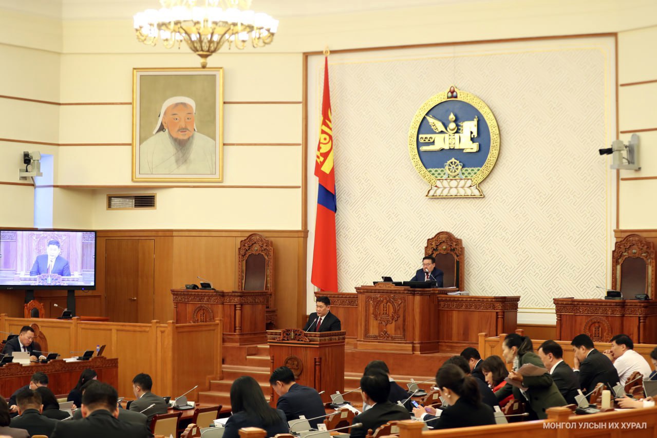 Ирэх намрын чуулганаар хэлэлцэх хууль, тогтоолын тухай хэлэлцэж байна