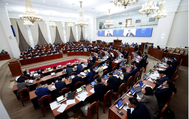 Төсвийн тухай хуулийн хоёр дахь хэлэлцүүлгийг хэлэлцлээ