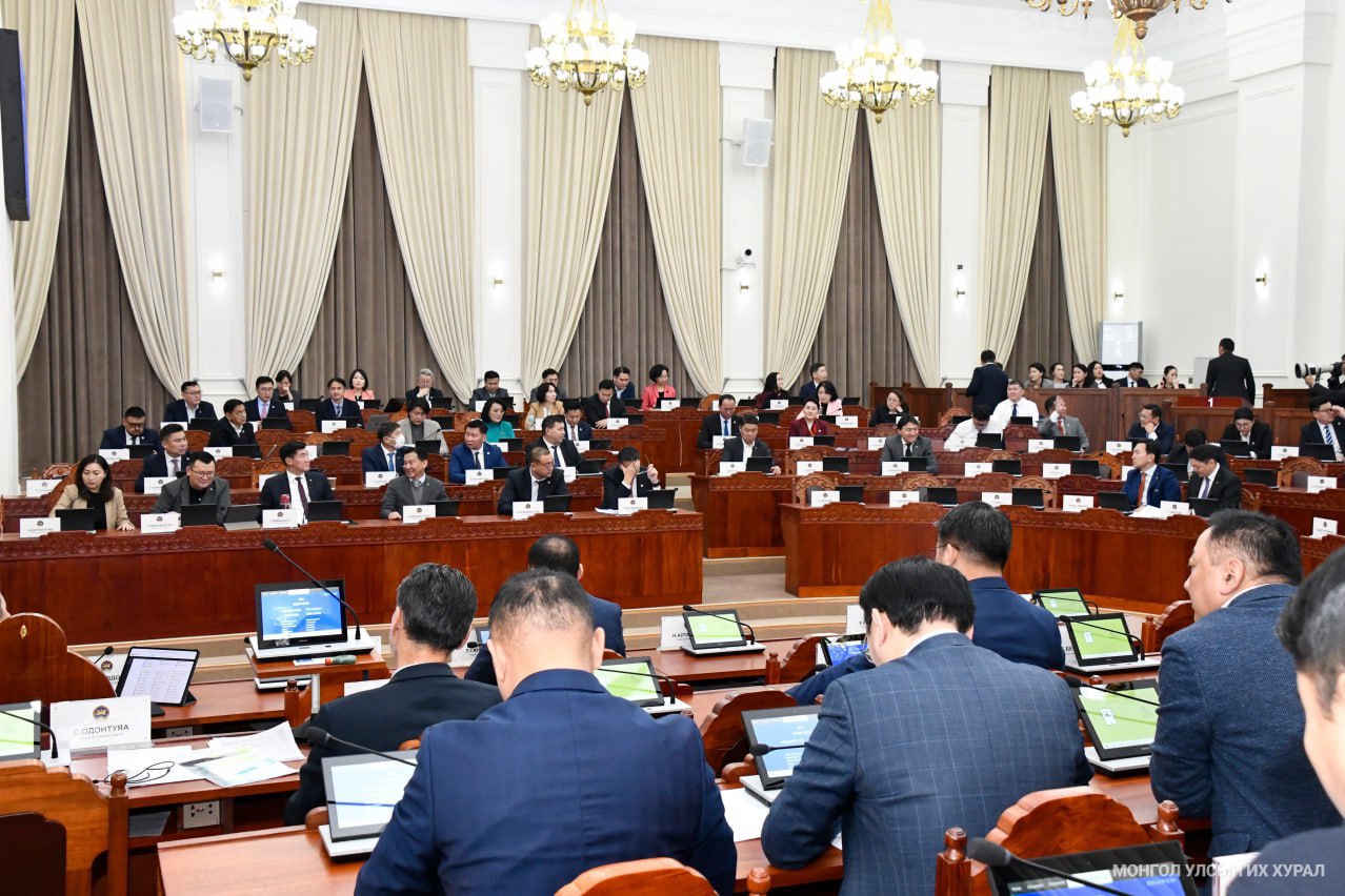 Монгол Улсын нэгдсэн төсвийн 2025 оны төсвийн хүрээний мэдэгдлийг хэлэлцэж байна