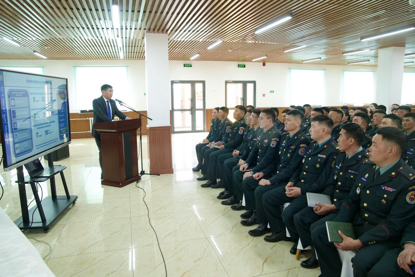 ЗЭВСЭГТ ХҮЧНИЙ 342 ДУГААР АНГИЙН АЛБА ХААГЧИДТАЙГАА УУЛЗАЖ “ЭХ ОРОНЧ МОНГОЛ-ИХ СЭРГЭЛТИЙН ЖИЛ" БОДЛОГО ЗОРИЛТОО ТАНИЛЦУУЛЛАА