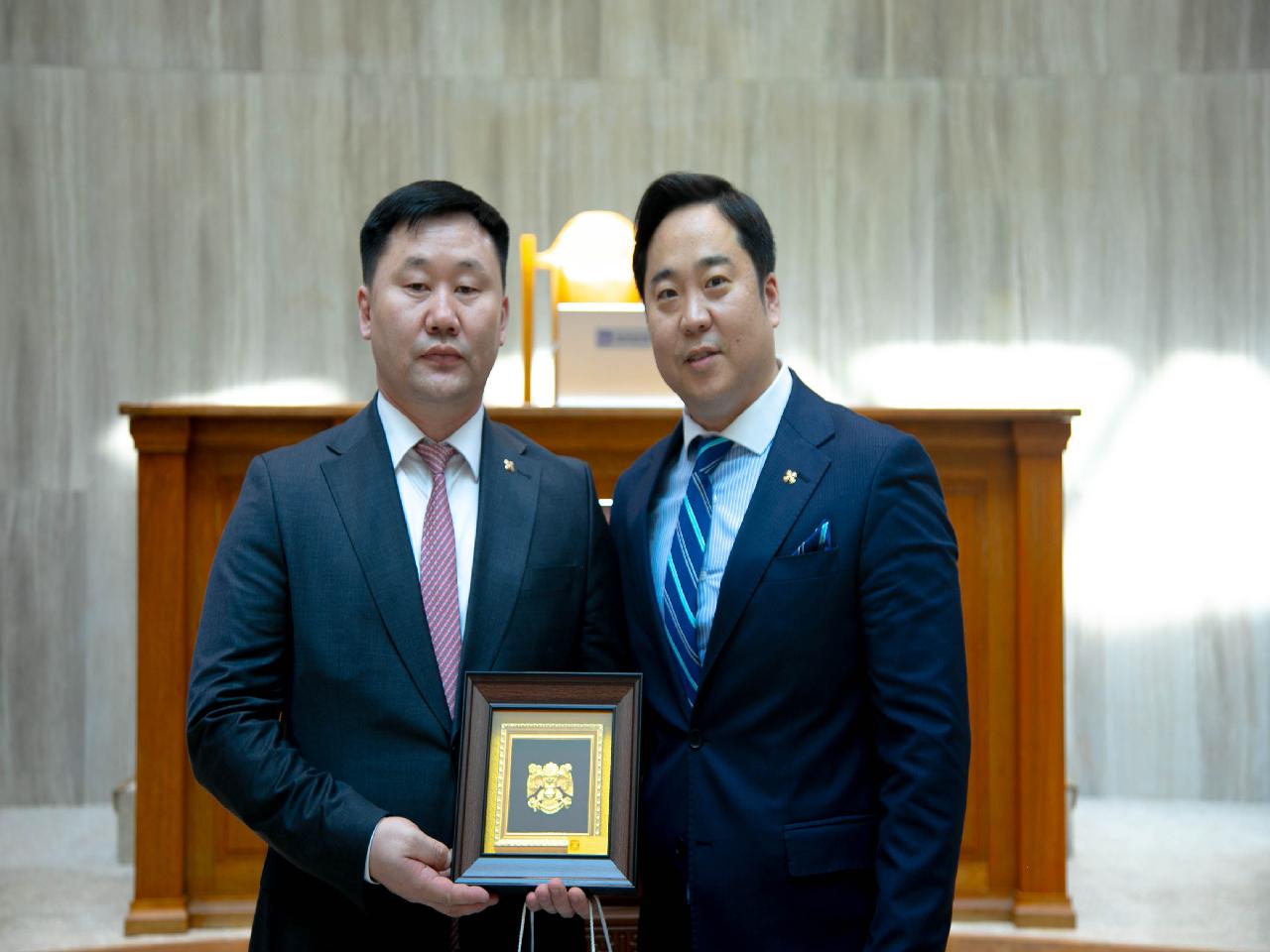 ХОВД АЙМГИЙН ИТХ-ЫН ТӨЛӨӨЛӨГЧ, АЖЛЫН АЛБАНЫХАН НИТХ-ЫН ҮЙЛ АЖИЛЛАГААТАЙ ТАНИЛЦЛАА