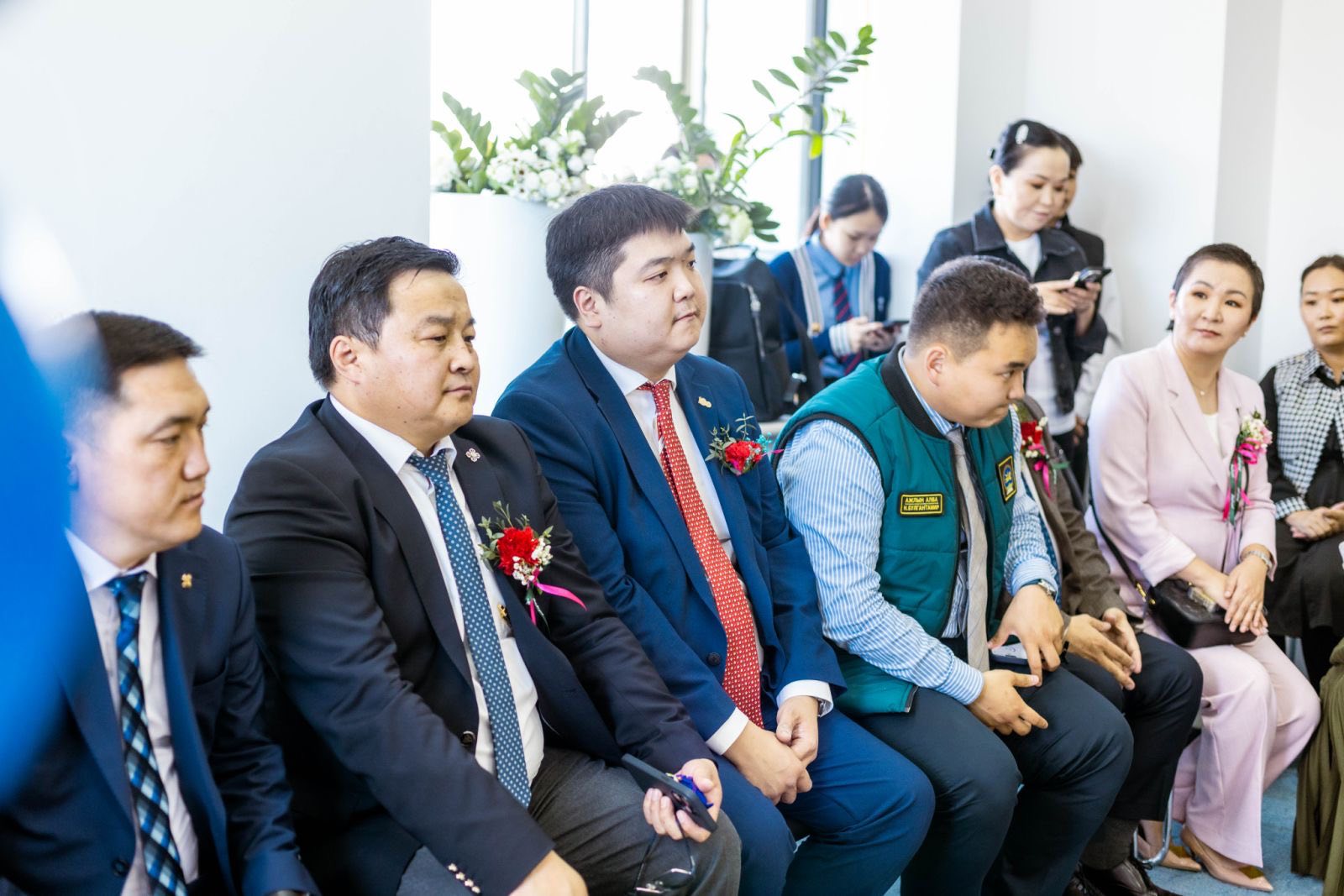 ӨМНӨГОВЬ АЙМАГТ АНХ УДАА БҮХ НАСНЫ ХҮМҮҮС, ХҮССЭН ЦАГТАА ОЧИЖ САНХҮҮГИЙН ЗӨВЛӨГӨӨ АВЧ БОЛОХ ТӨВИЙГ НЭЭЛЭЭ