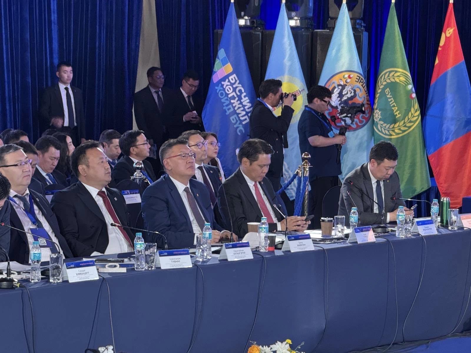 ХОЙД БҮСИЙН ХӨГЖЛИЙН ТӨЛӨВЛӨГӨӨГ ХЭЛЭЛЦЭЖ БАЙНА