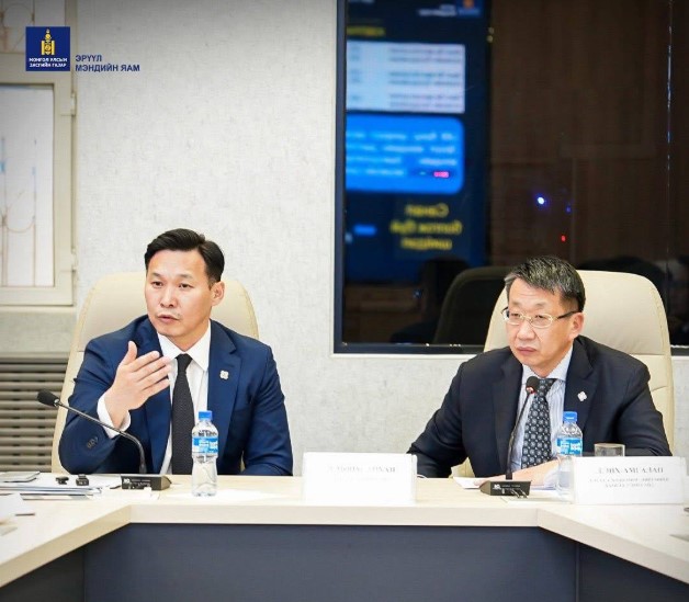 ХӨГЖЛИЙН БЭРХШЭЭЛТЭЙ ХҮН, АХМАД НАСТНЫ ЭРҮҮЛ МЭНДИЙН ТУСЛАМЖ ҮЙЛЧИЛГЭЭНД ТУЛГАМДАЖ БУЙ АСУУДЛЫН ЗУРАГЛАЛЫГ ХОЛБОГДОХ ЯАМД ХАМТРАН ГАРГАНА