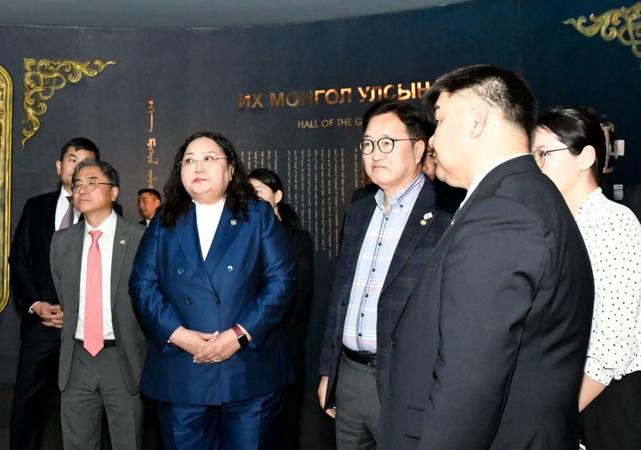 БНСУ-ын Үндэсний Ассамблейн дарга Ү Вон Шиг “Чингис хаан” үндэсний музейд зочиллоо