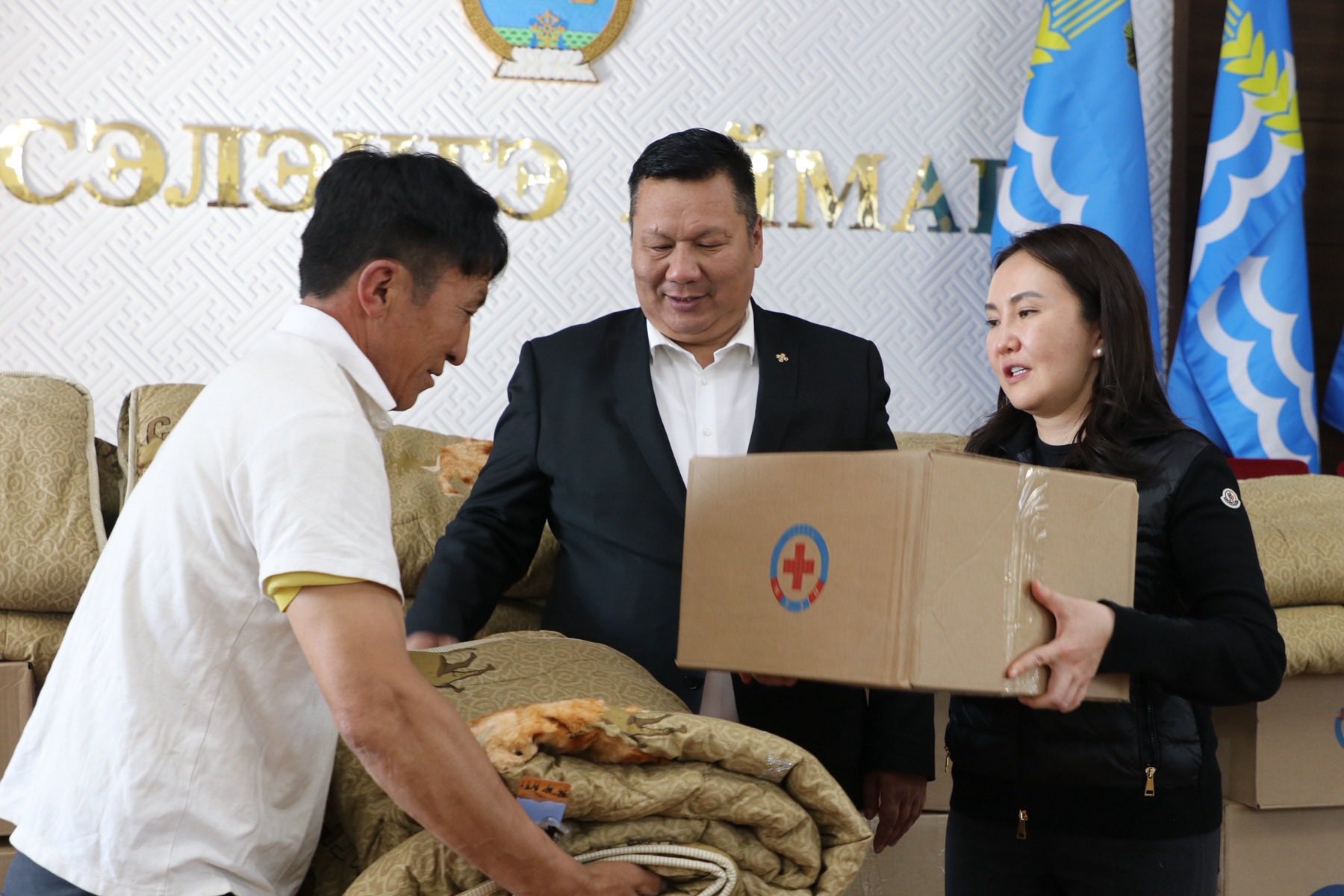 Гамшигт нэрвэгдсэн 6 өрхөд тусламж үзүүллээ