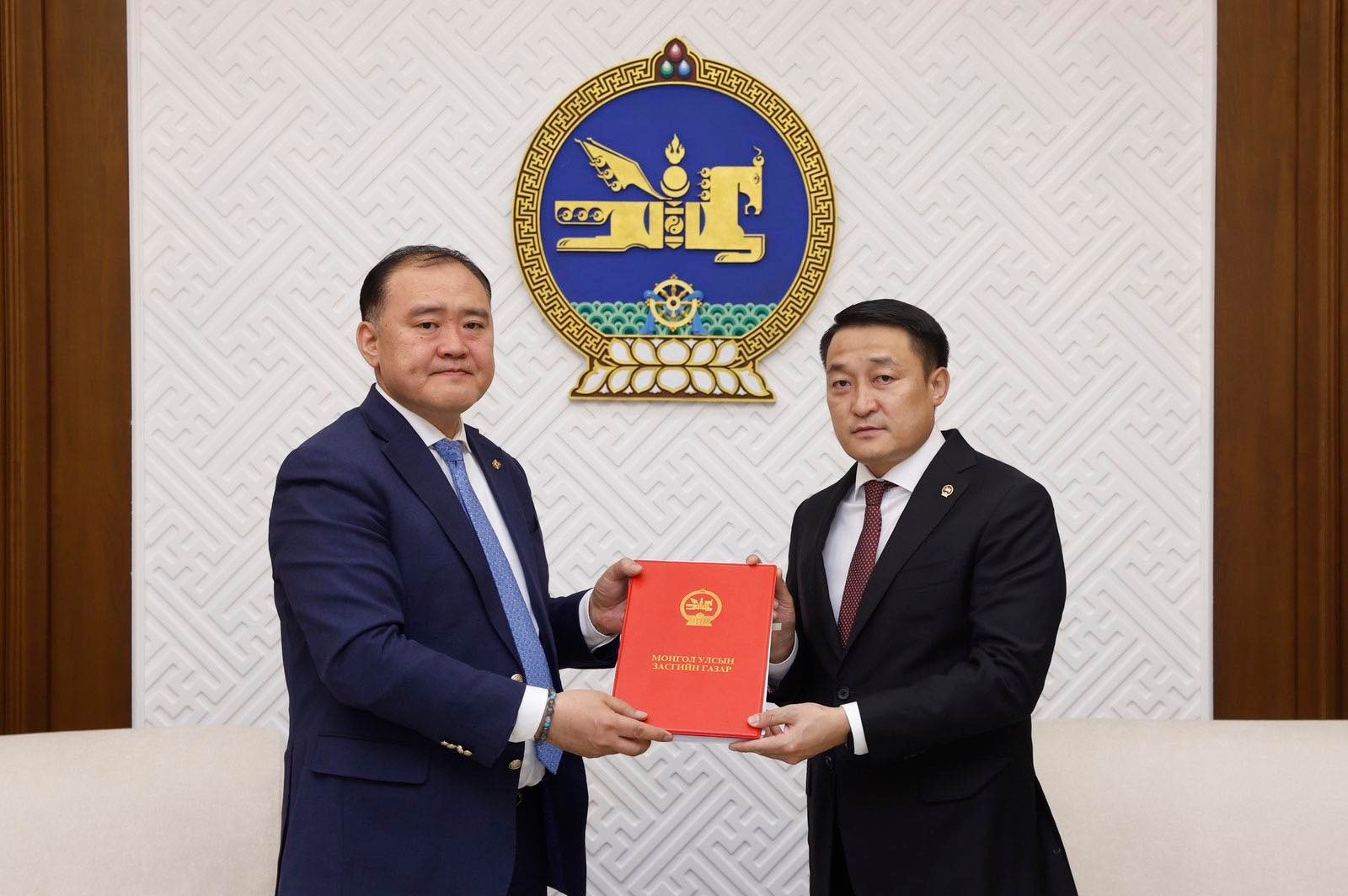 Монгол Улсын нэгдсэн төсвийн 2026 оны төсвийн хүрээний мэдэгдэл, 2027-2028 оны төсвийн төсөөллийн тухай хуулийн төслийг өргөн барилаа