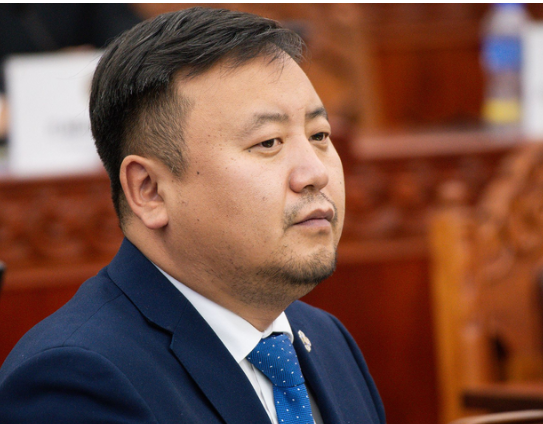 О.Алтангэрэл: Ерөнхийлөгч дахин сонгогдож болохгүй гэдгийг дэмжиж би гарын үсэг зурсан. Үүнээс бид ухарч болохгүй