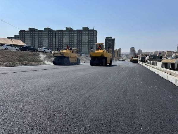 Толгойтын замыг Ард Аюушийн өргөн чөлөөтэй холбох авто замын эхний ээлжийн 2.4 км замыг хучиж эхэллээ