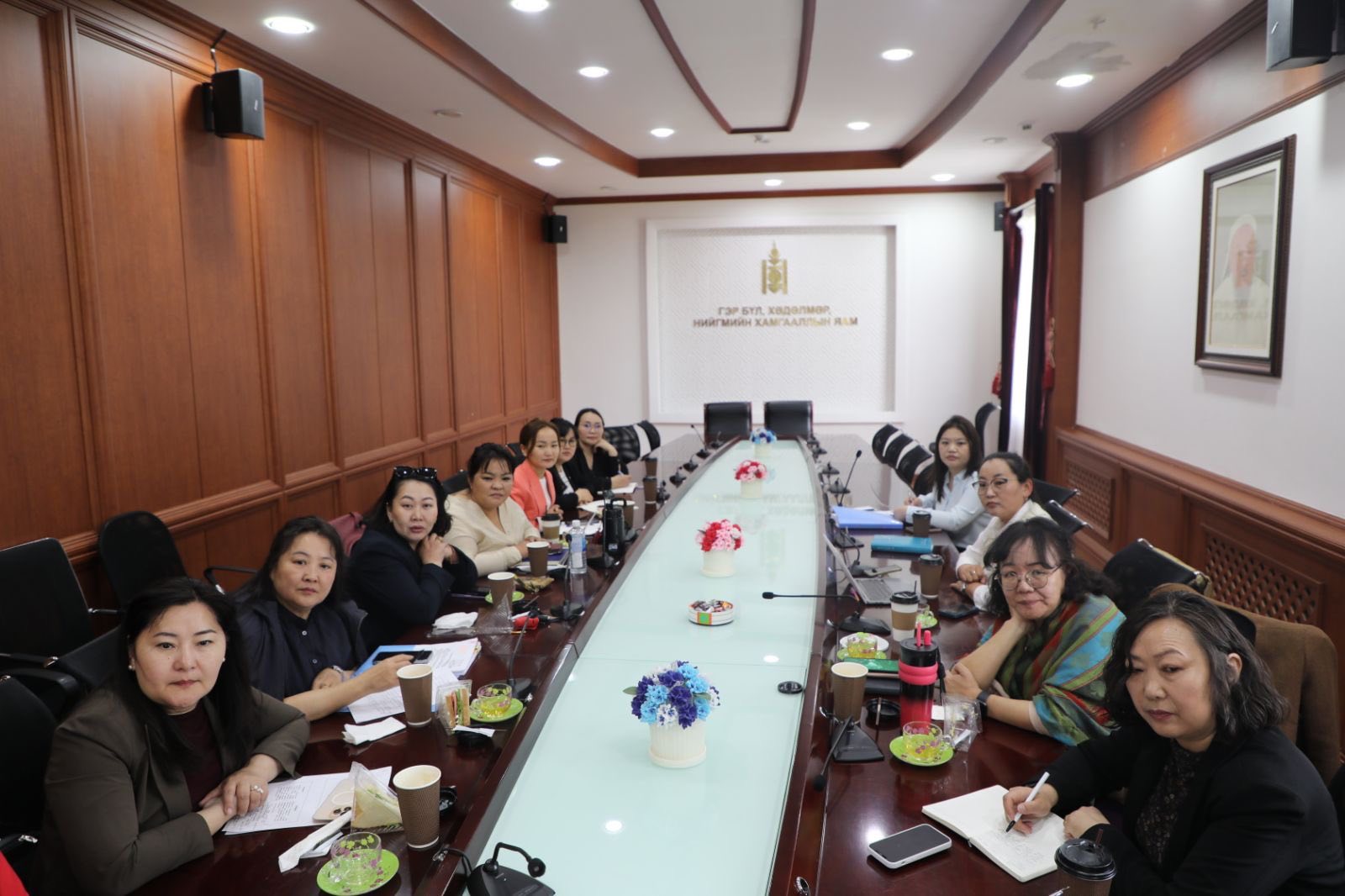 ХӨГЖЛИЙН БЭРХШЭЭЛТЭЙ ХҮНД ЗОРИУЛСАН НИЙГМИЙН ҮЙЛЧИЛГЭЭНИЙ ЗУРАГЛАЛЫН ЭХНИЙ ХУВИЛБАРЫГ ТАНИЛЦУУЛЛАА